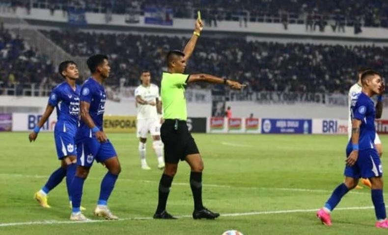 PSIS Dapat Hukuman 2 Penalti dan 2 Kartu Merah saat Lawan Persib, Begini Respons Yoyok Sukawi 