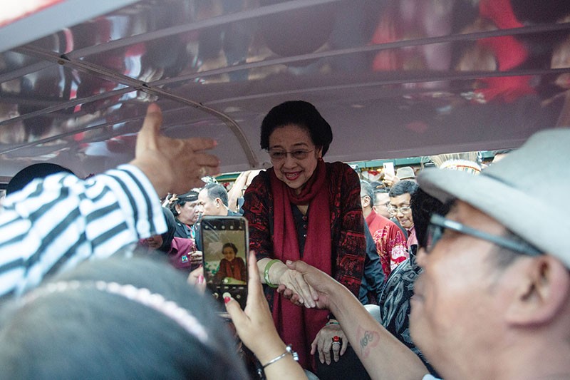 Megawati Temui Relawan Ganjar Pranowo di Yogyakarta - Bagian 3