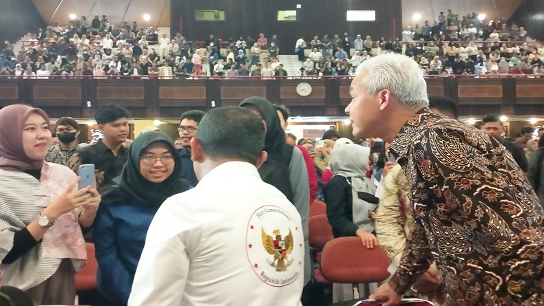 Sapa Calon Wisudawan UGM, Ganjar Pranowo: Ingat Apa yang Menjadi Pesan Orang Tua