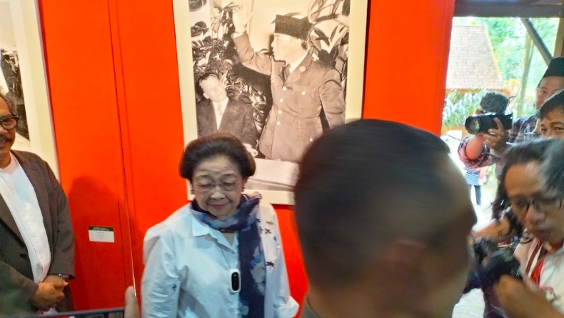 Resmikan Patung Bung Karno di Oemah Petroek, Megawati dan Ganjar Pranowo Disambut Berbagai Kesenian