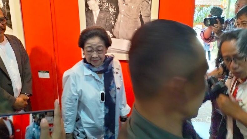 Didampingi Ganjar, Megawati Hadiri Peresmian Patung Bung Karno di Oemah Petroek Sleman