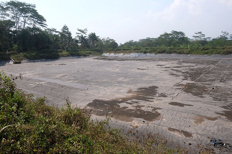 Kondisi Embung Soropadan Temanggung Bocor, Air Menghilang - Bagian 2