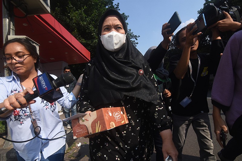 Istri Mantan Sekretaris MA Hasbi Hasan Diperiksa KPK - Bagian 2