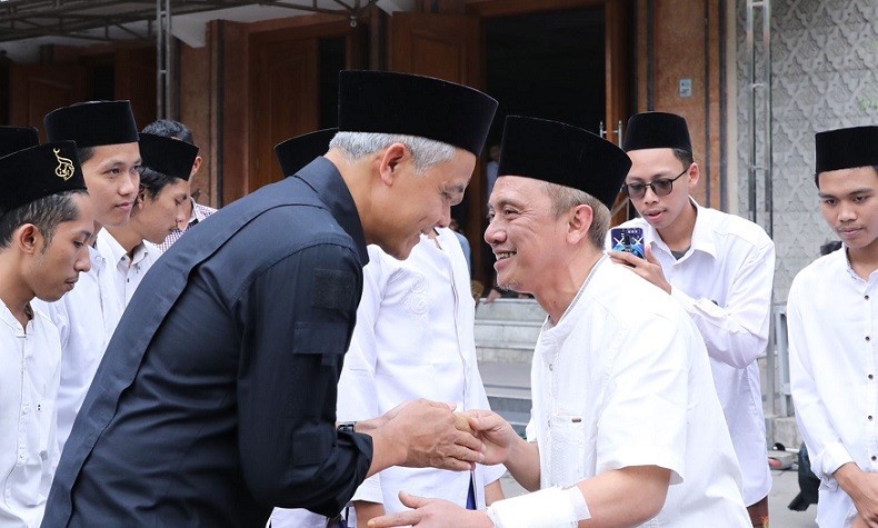 title Ganjar Kunjungi Ponpes Al Munawir Krapyak, Ajak Nahdliyin Jaga Keutuhan NKRI Jelang Pemilu 2024 Ganjar Kunjungi Ponpes Al Munawir Krapyak, Ajak Nahdliyin Jaga Keutuhan NKRI Jelang Pemilu 2024