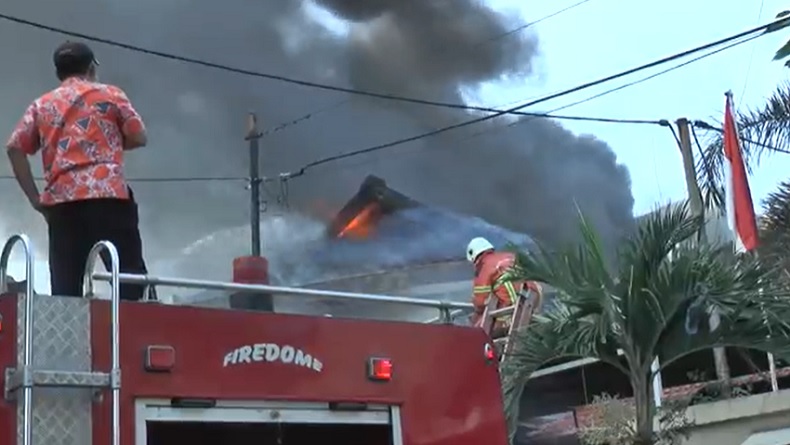 Distributor Sepatu dan Mainan Anak di Surabaya Terbakar, Karyawan Panik Berhamburan