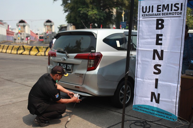 Suasana Uji Coba Tilang Uji Emisi di 5 Titik Jakarta - Bagian 1