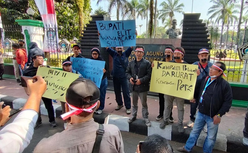 Bupati Blitar Mak Rini Diprotes Wartawan, Dituding Hidupkan Pers Gaya Orde Baru