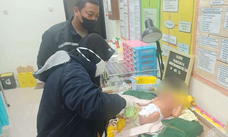 Bayi Baru Lahir Dibuang Depan Rumah Warga di Malang, Ada Susu dan Selembar Surat