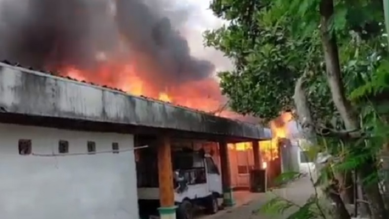 Api Berkobar, 4 Rumah Warga Bojonegoro Ludes Terbakar