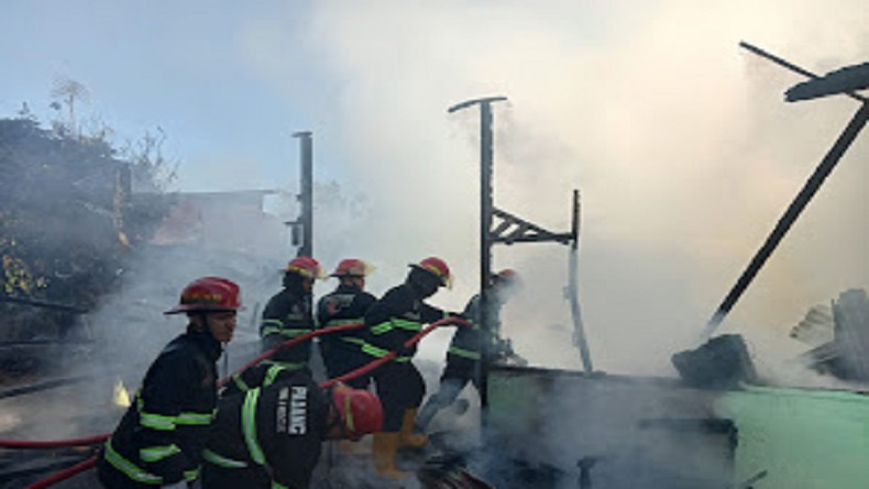 Kebakaran Hari Ini di Padang, 1 Rumah hingga 4 Kontrakan Ludes Sisakan Puing