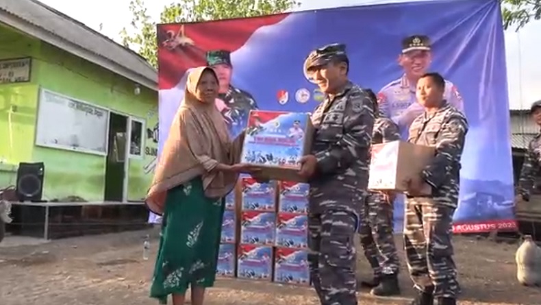 Pengabdian TNI Polri ke Masyarakat, Pangkoarmada II Pimpin Baksos Altar 89 Wilayah Surabaya