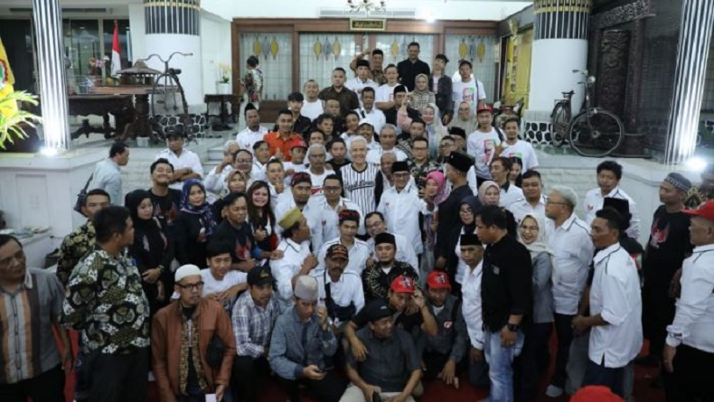 Temui Ganjar, Ratusan Sukarelawan Asal Jabar: Beliau Pemimpin yang Paling Mengerti Desa