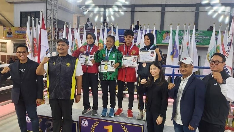 Wamenparekraf Angela Hadiri Penutupan Kejurnas di Surabaya, Sematkan Medali ke Para Juara