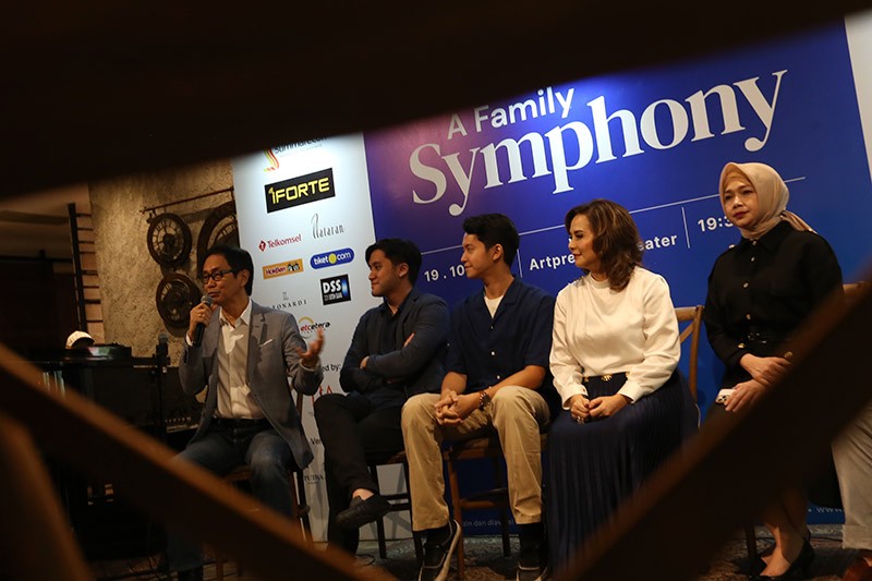 Addie MS bersama Istri dan Kedua Anak Gelar Konser A Family Symphony - Bagian 1