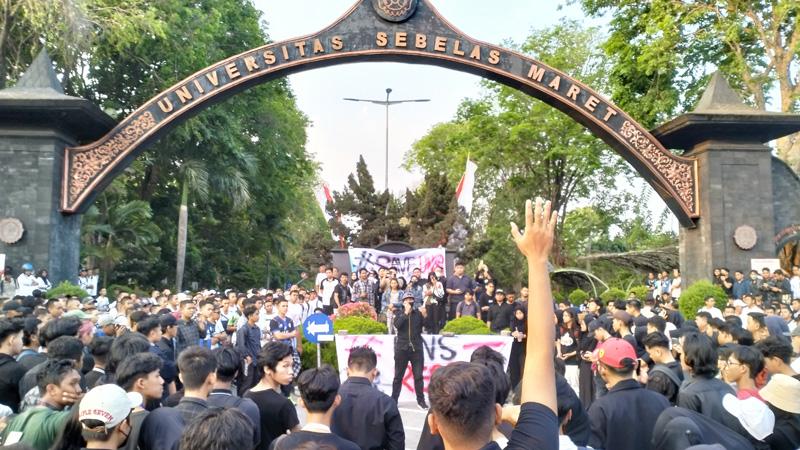 2 Kelompok Mahasiswa Uns Unjuk Rasa Soroti Kasus Pemukulan Hingga 