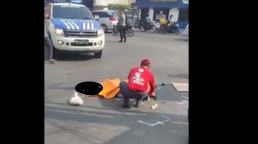 Kecelakaan di Mojokerto Hari Ini, Pemotor Perempuan Tewas Terlindas Truk