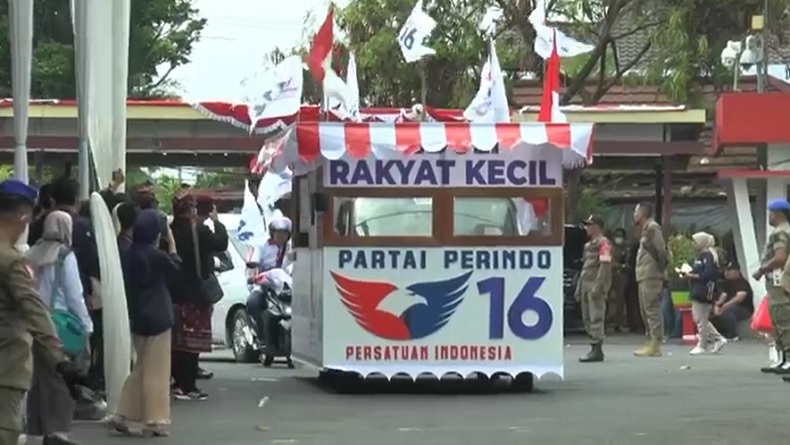Modifikasi Gerobak, Kendaraan Hias Partai Perindo Meriahkan Kirab Pemilu 2024 di Bandar Lampung
