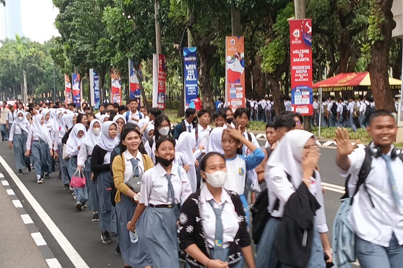 Ribuan Pelajar Berbondong-bondong ke Indonesia Arena Ramaikan FIBA World Cup 2023 - Bagian 1