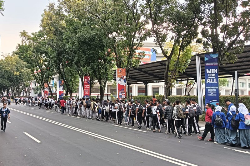 Ribuan Pelajar Berbondong-bondong ke Indonesia Arena Ramaikan FIBA World Cup 2023 - Bagian 5