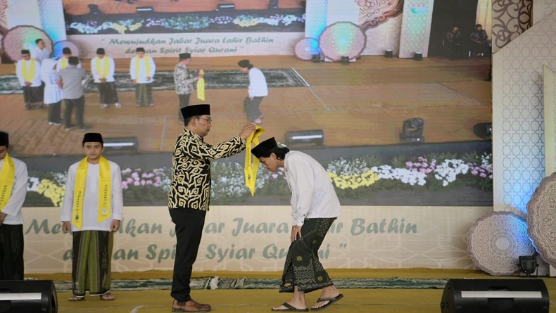 Ridwan Kamil Wisuda 2.000 Hafiz dan Hafizah se-Jawa Barat di Soreang Bandung