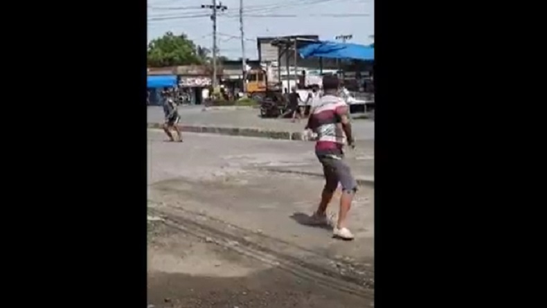 title Bentrokan 2 OKP Pecah di Medan, 1 Orang Terluka Terkena Sabetan Senjata Tajam Bentrokan 2 OKP Pecah di Medan, 1 Orang Terluka Terkena Sabetan Senjata Tajam