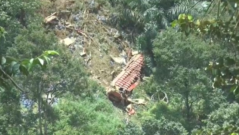 Kecelakaan Hari Ini di Aceh, Truk Angkut Air Mineral Terjun ke Jurang Sedalam 50 Meter, Sopir Tewas