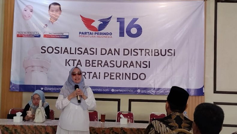title Bacaleg Partai Perindo Ratu Siti Romlah Bagikan KTA Berasuransi kepada Driver Ojol di Serang Bacaleg Partai Perindo Ratu Siti Romlah Bagikan KTA Berasuransi kepada Driver Ojol di Serang