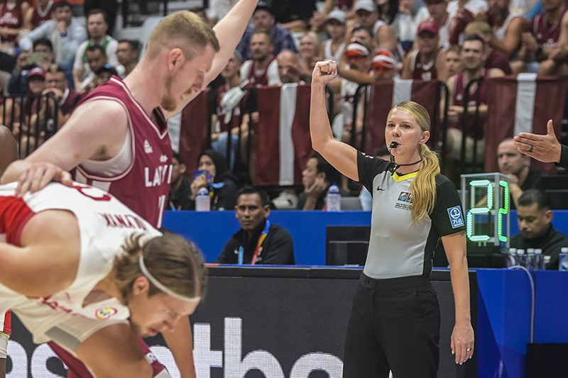 Pertama Kali, Wasit Wanita Pimpin Pertandingan Laga FIBA World Cup 2023 - Bagian 1