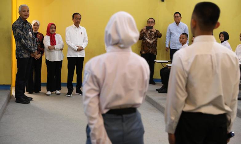  Bangganya Adelia dan Hilmi Cerita Masa Depan Cerah berkat SMKN Jateng di Hadapan Jokowi