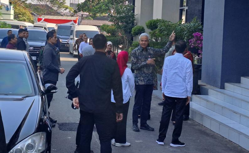 Ganjar Pranowo Dampingi Jokowi Kunjungi SMKN Jateng di Semarang