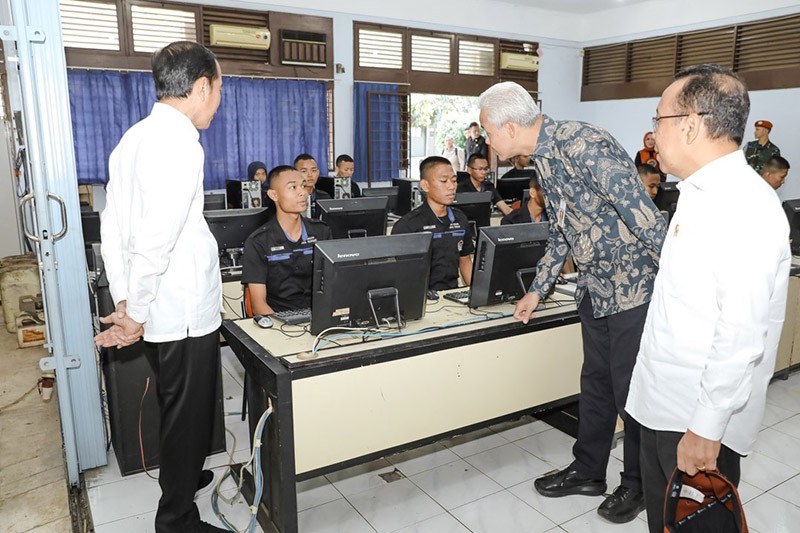Kagum Sekolah Boarding Gratis yang Dirintis Ganjar, Jokowi: Bagus, Perluas ke Provinsi Lain - Bagian 4