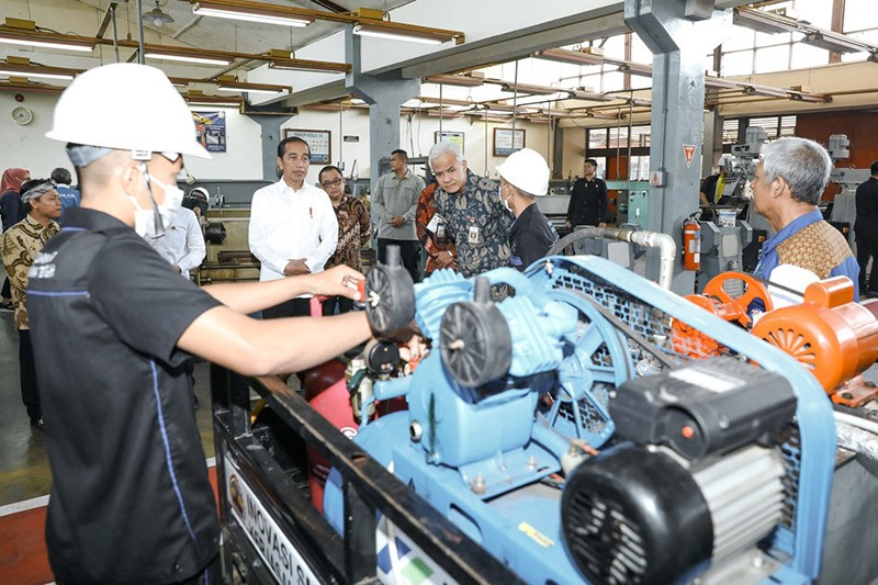 Kagum Sekolah Boarding Gratis yang Dirintis Ganjar, Jokowi: Bagus, Perluas ke Provinsi Lain - Bagian 2