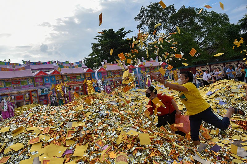 Hungry Ghost Festival, Warga Etnis China Medan Sembahyang Hormati Arwah Leluhur - Bagian 1