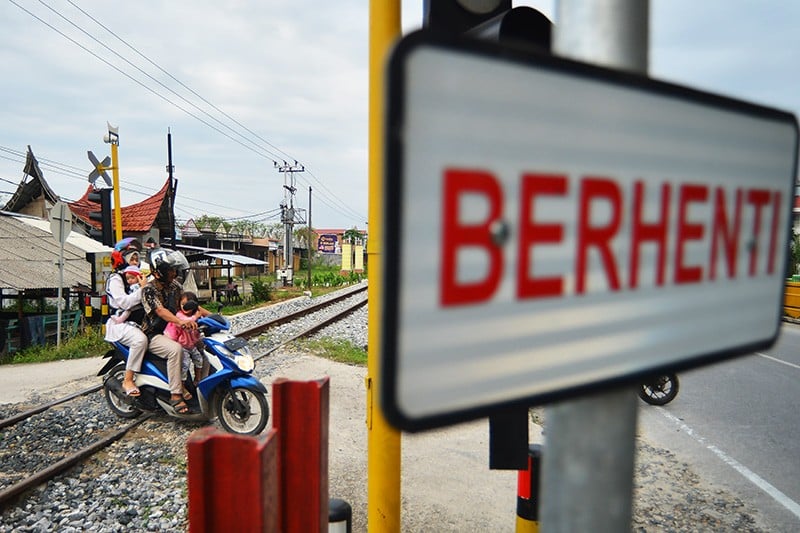 Demi Keselamatan Perjalanan Kereta Api, 5 Perlintasan Sebidang Liar di Padang Ditutup - Bagian 2
