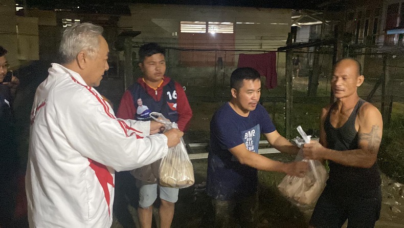 Bacaleg Partai Perindo Leader DS Beri Bantuan ke Warga Terdampak Banjir di Gunungsitoli