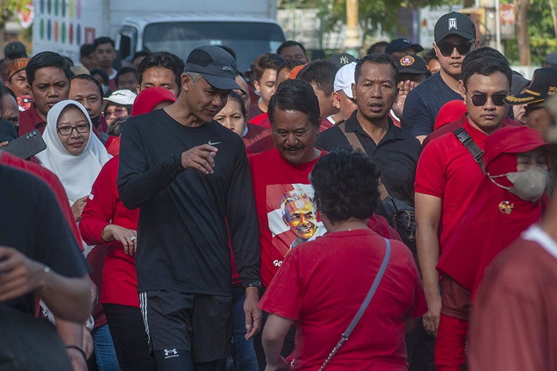 Pagi-Pagi Ganjar Pranowo Ajak Ribuan Warga Klaten Olah Raga Jalan Sehat  - Bagian 2