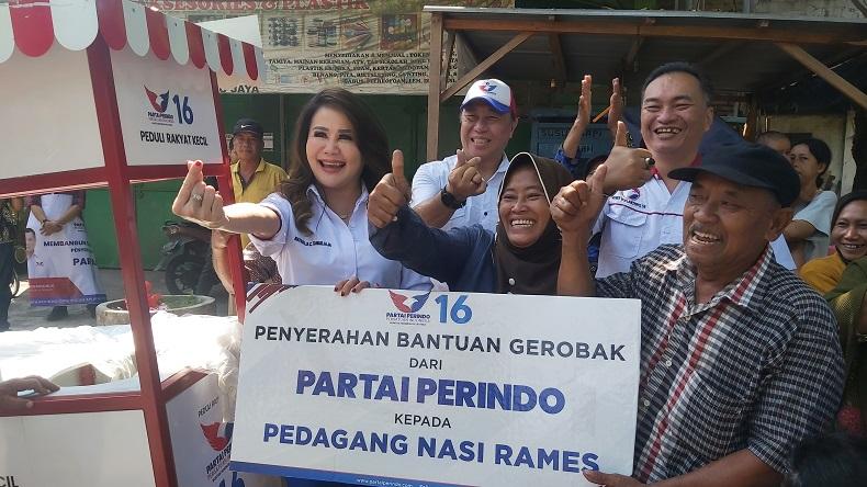 Bersyukur Dapat Gerobak, Penjual Nasi Rames di Surabaya Doakan Partai Perindo Menang