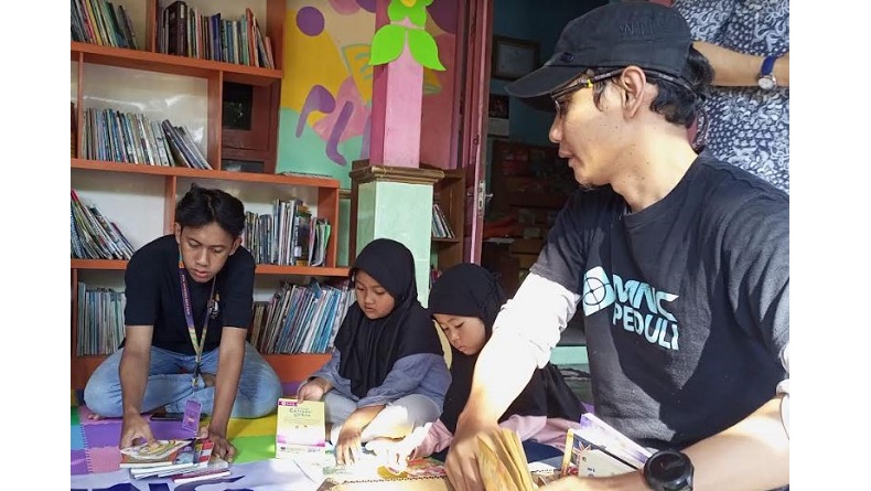 title Keceriaan Anak-Anak Taman Baca Guyub Rukun di Bantul, Senang Dapat Buku dari MNC Peduli Keceriaan Anak-Anak Taman Baca Guyub Rukun di Bantul, Senang Dapat Buku dari MNC Peduli