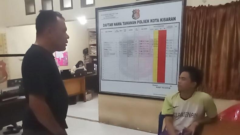 title Pemuda di Asahan Bakar Rumah Sendiri, Motif Masih Diselidiki Pemuda di Asahan Bakar Rumah Sendiri, Motif Masih Diselidiki