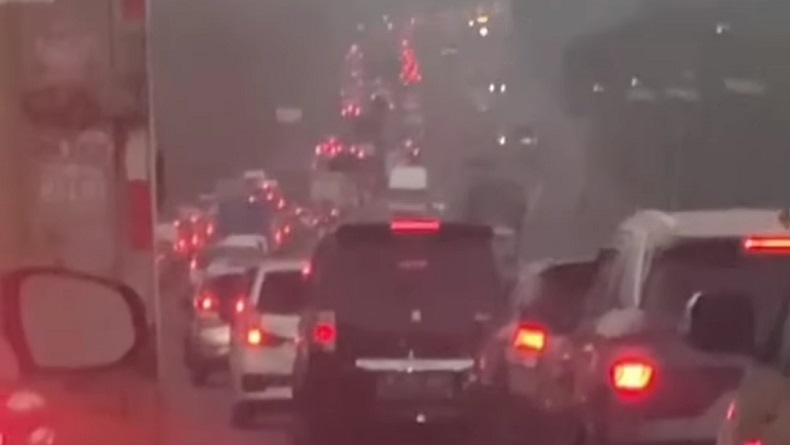 Truk Kontainer Mogok di Tol Cipularang Km 84, Lalu Lintas Sempat Macet Parah