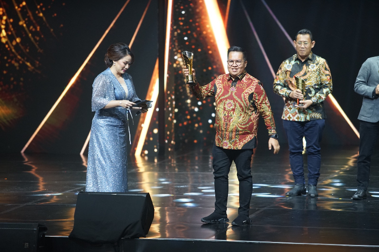 Sukses Majukan Ekraf Daerah, Pemkab Kutai Kartanegara Terima Penghargaan Indonesia Awards 2023