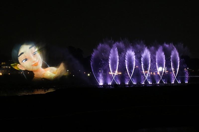 Ratusan Drone Terbang Membentuk Burung Garuda Meriahkan Wajah Baru TMII - Bagian 3
