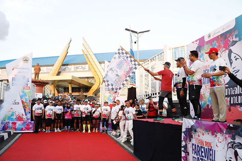 Momen Komunitas Lari Jawa Tengah Gelar Fun Run Farewell untuk Ganjar Pranowo dan Siti Atikoh - Bagian 4