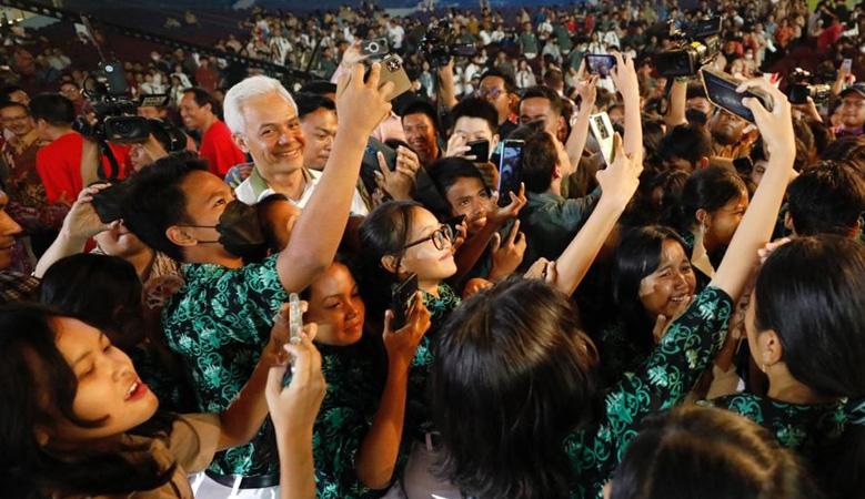 title Jelang Purnatugas, Ganjar Pranowo Dapat Hadiah Istimewa dari Anak-anak Sekolah Jelang Purnatugas, Ganjar Pranowo Dapat Hadiah Istimewa dari Anak-anak Sekolah