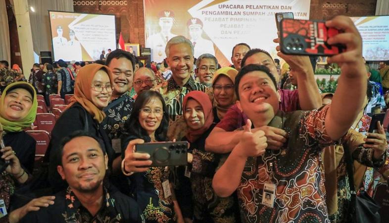 title Pesan Ganjar ke ASN Jateng: Tetap Jaga Integritas dan Tak Tergoda Hal yang Mencederai Kejujuran Pesan Ganjar ke ASN Jateng: Tetap Jaga Integritas dan Tak Tergoda Hal yang Mencederai Kejujuran