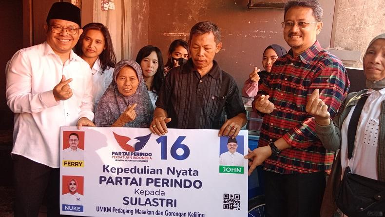 title Bantu Usaha Lebih Maksimal, Partai Perindo Bantu Pedagang di Bandung Bantu Usaha Lebih Maksimal, Partai Perindo Bantu Pedagang di Bandung