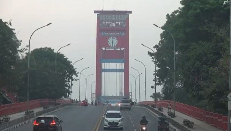 title Dampak Karhutla, Jembatan Ampera Palembang Sempat Diselimuti Kabut Asap Dampak Karhutla, Jembatan Ampera Palembang Sempat Diselimuti Kabut Asap