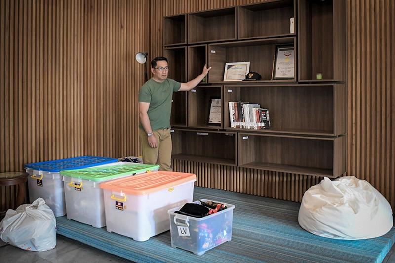 Potret Kang Emil Beberes Barang Pribadi Jelang Akhir Masa Jabatan - Bagian 2