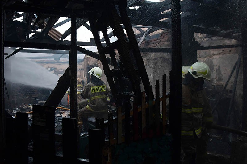 Kebakaran Rumah di Permukiman Padat Penduduk Kawasan Gunung Sahari - Bagian 1