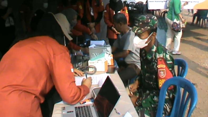Dokter Peduli Karhutla Kalsel, Beri Pengobatan Gratis bagi Warga dan Petugas di Tanah Laut